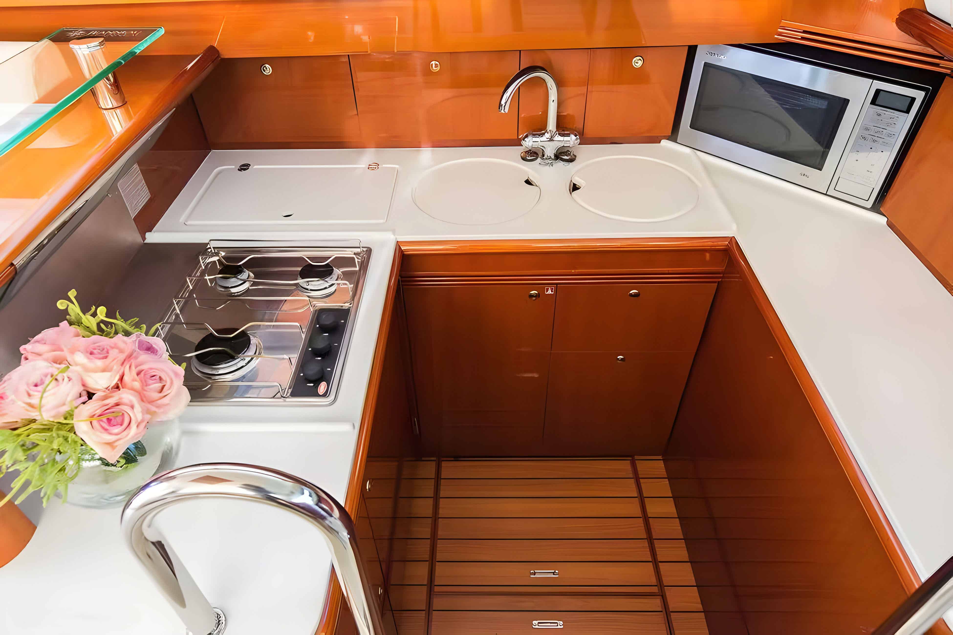 白钻石游艇厨房